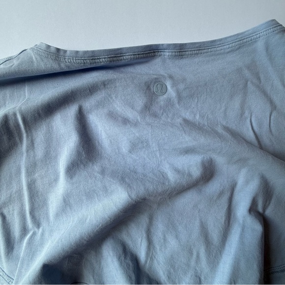 Lululemon Back in Action Short Sleeve Shirt Pima Blue Linen Large - Picture 9 of 9